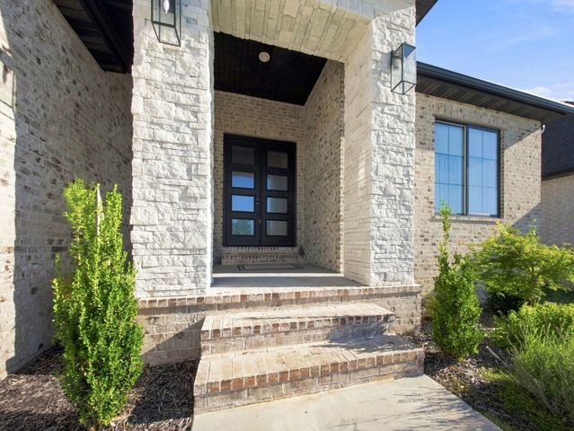 3925 E Woodhue Street, Springfield, MO 65802
