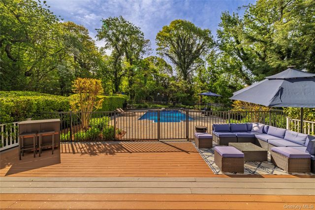 4 Crabapple Court, Mount Sinai, NY 11766