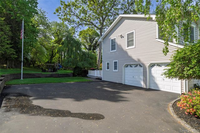 4 Crabapple Court, Mount Sinai, NY 11766