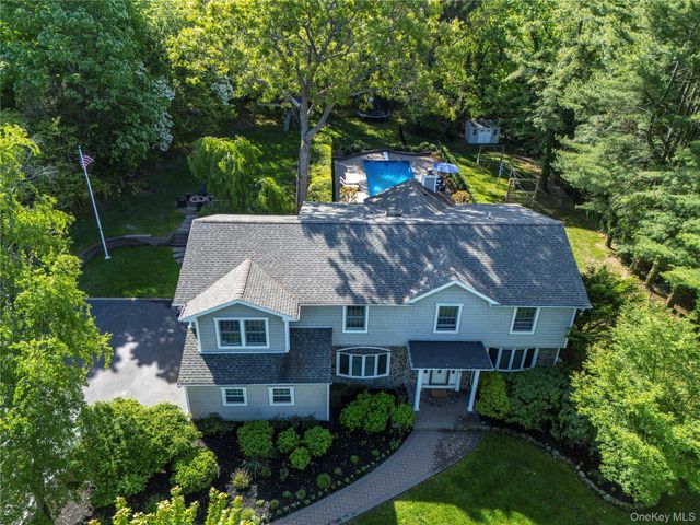 4 Crabapple Court, Mount Sinai, NY 11766