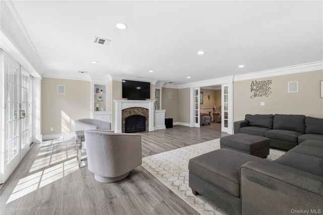 4 Crabapple Court, Mount Sinai, NY 11766