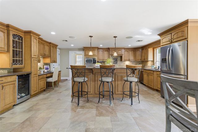 4 Crabapple Court, Mount Sinai, NY 11766