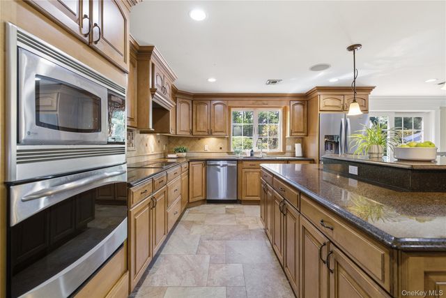 4 Crabapple Court, Mount Sinai, NY 11766