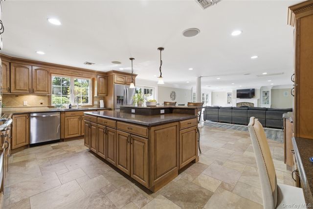4 Crabapple Court, Mount Sinai, NY 11766