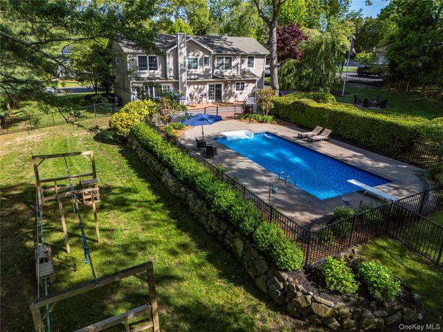 4 Crabapple Court, Mount Sinai, NY 11766