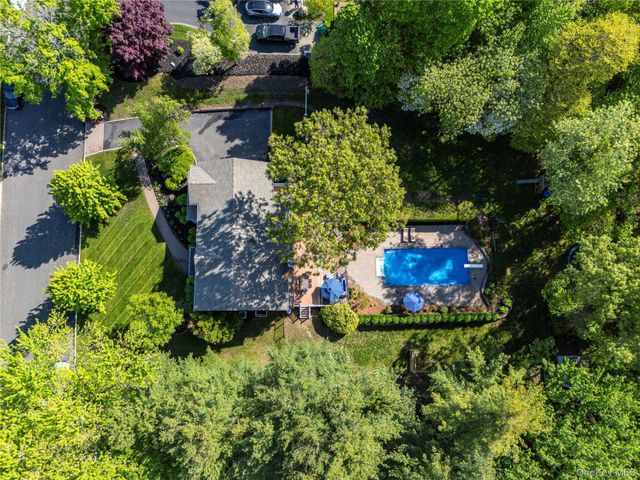 4 Crabapple Court, Mount Sinai, NY 11766