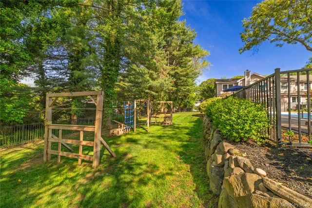 4 Crabapple Court, Mount Sinai, NY 11766
