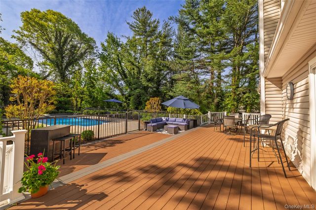 4 Crabapple Court, Mount Sinai, NY 11766