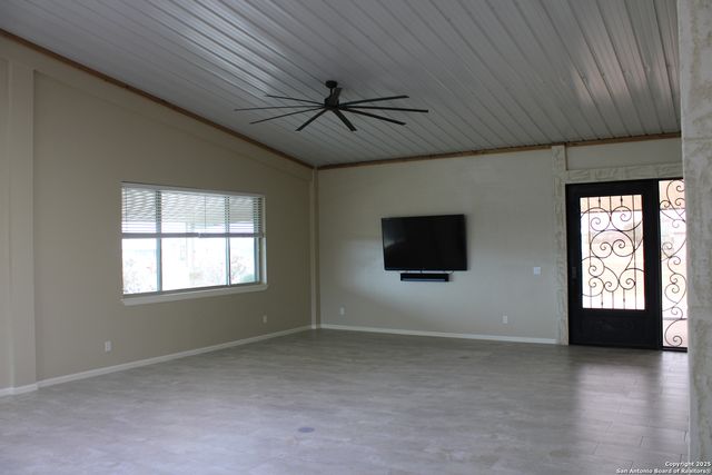 375 TEXAS HERITAGE DR, La Vernia, TX 78121