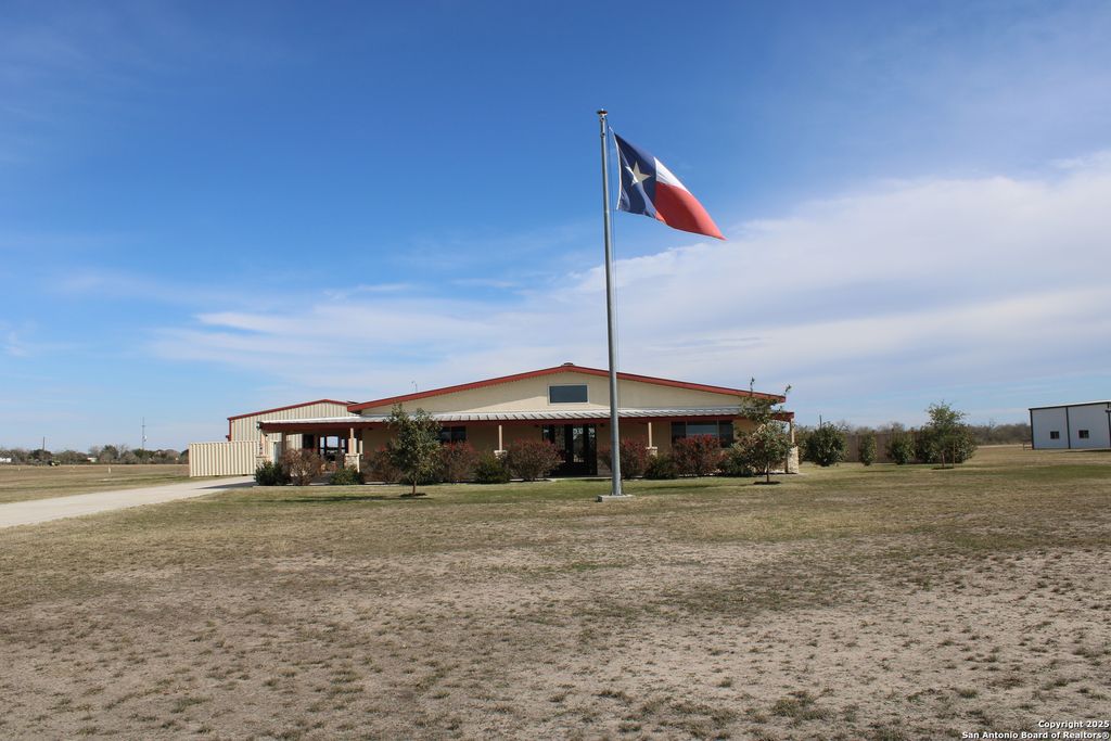 375 TEXAS HERITAGE DR, La Vernia, TX 78121