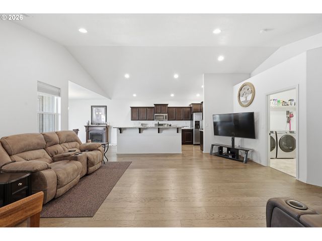 5775 DONOHOE Ave, Eugene, OR 97402