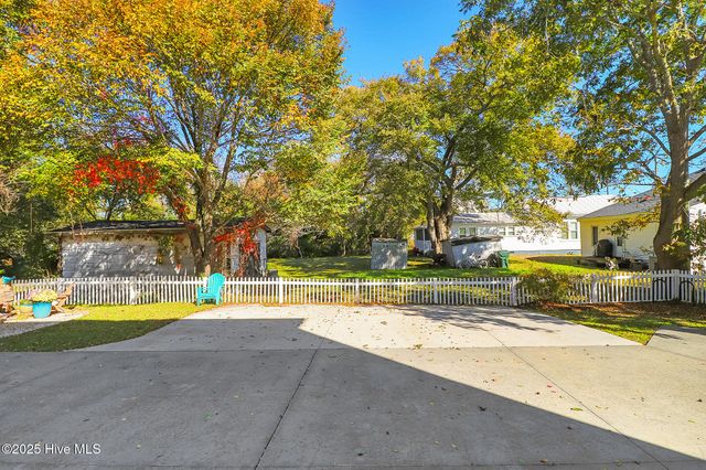 615 Broad Street B, Beaufort, NC 28516