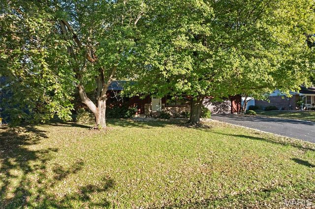 64 Carnation Drive, Collinsville, IL 62234