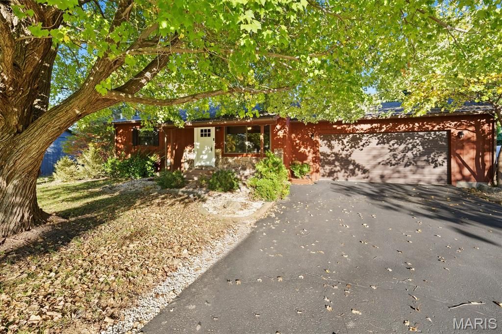 64 Carnation Drive, Collinsville, IL 62234