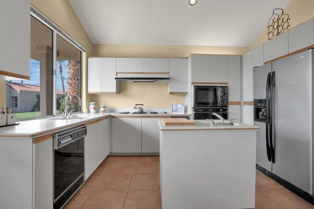 9 Lakeshore Drive, Rancho Mirage, CA 92270