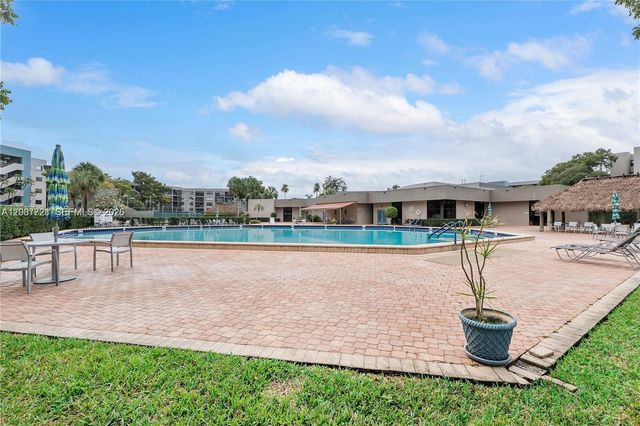 1101 Colony Point Cir 101, Pembroke Pines, FL 33026