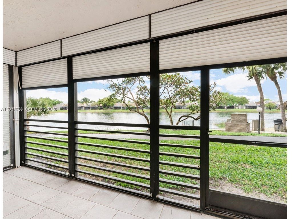 1101 Colony Point Cir 101, Pembroke Pines, FL 33026
