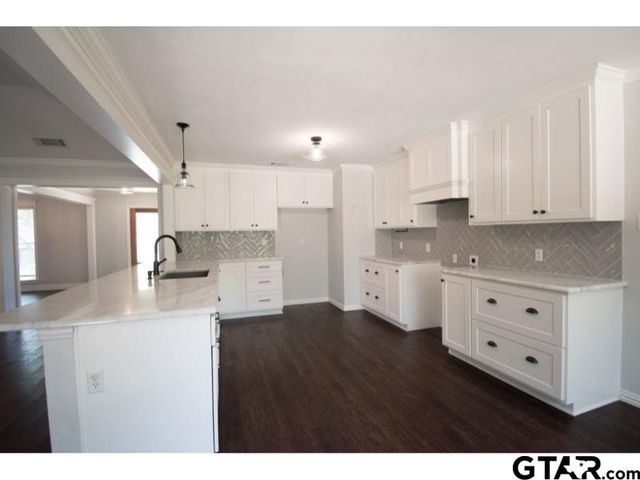 612 Bentley Ct, Tyler, TX 75703