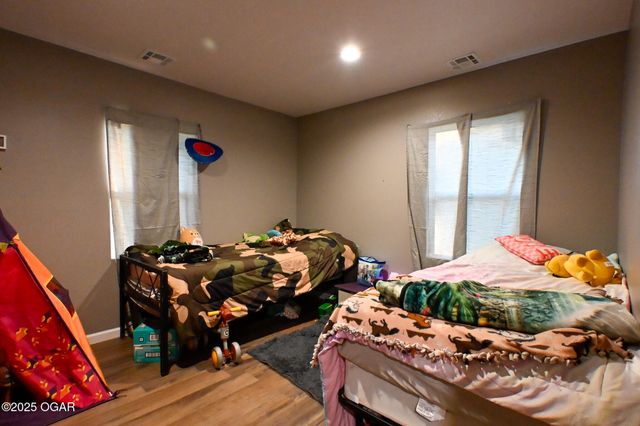 1201 Franklin Street A & B, Sarcoxie, MO 64862