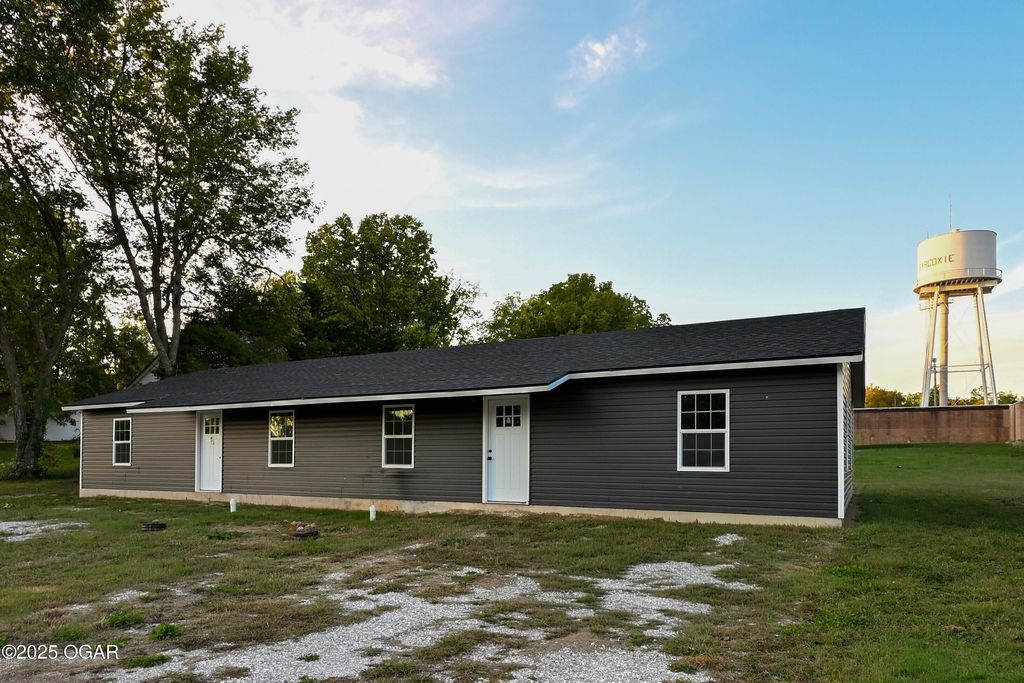 1201 Franklin Street A & B, Sarcoxie, MO 64862