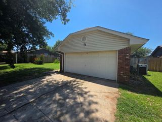 806 Ranchoak Drive, Yukon, OK 73099