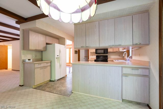 7360 Ledgewood Drive, Kirtland, OH 44094