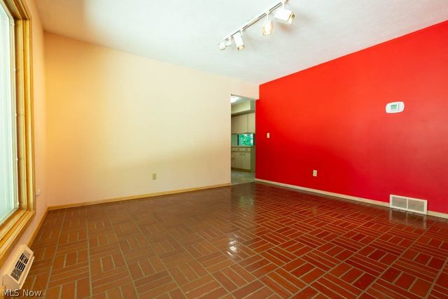 7360 Ledgewood Drive, Kirtland, OH 44094