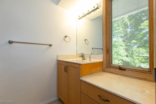 7360 Ledgewood Drive, Kirtland, OH 44094
