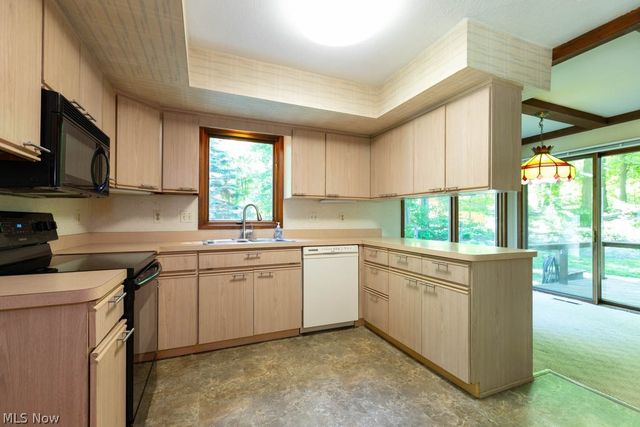 7360 Ledgewood Drive, Kirtland, OH 44094