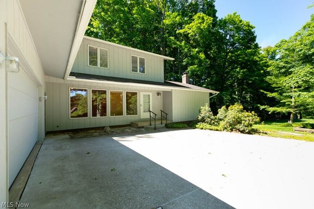 7360 Ledgewood Drive, Kirtland, OH 44094