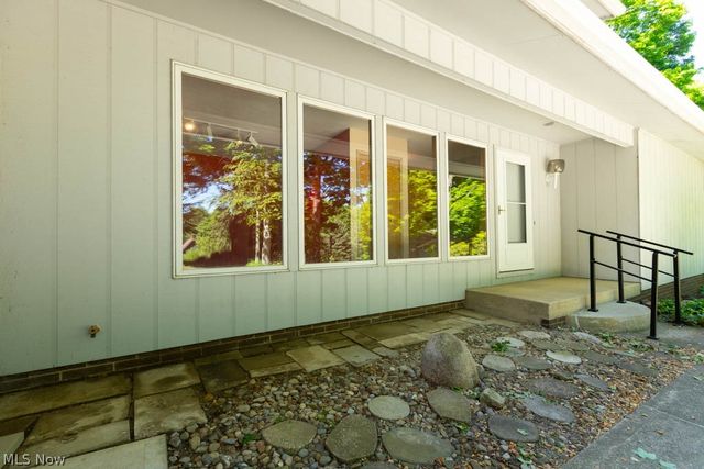 7360 Ledgewood Drive, Kirtland, OH 44094