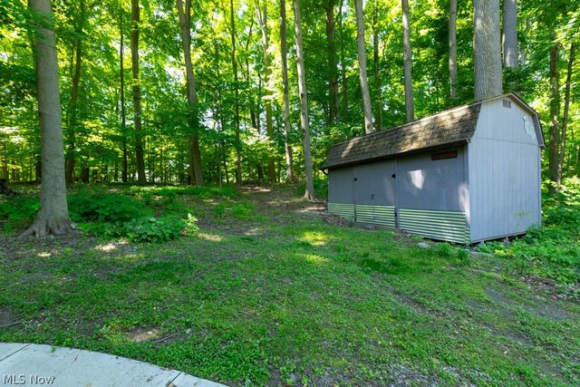 7360 Ledgewood Drive, Kirtland, OH 44094