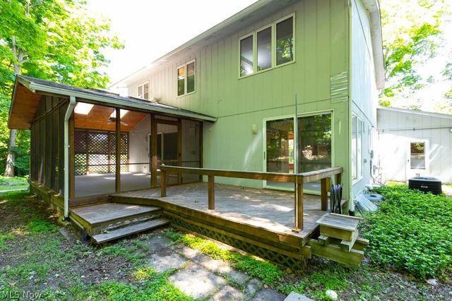 7360 Ledgewood Drive, Kirtland, OH 44094