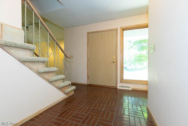 7360 Ledgewood Drive, Kirtland, OH 44094