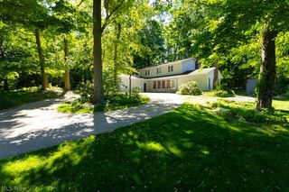 7360 Ledgewood Drive, Kirtland, OH 44094