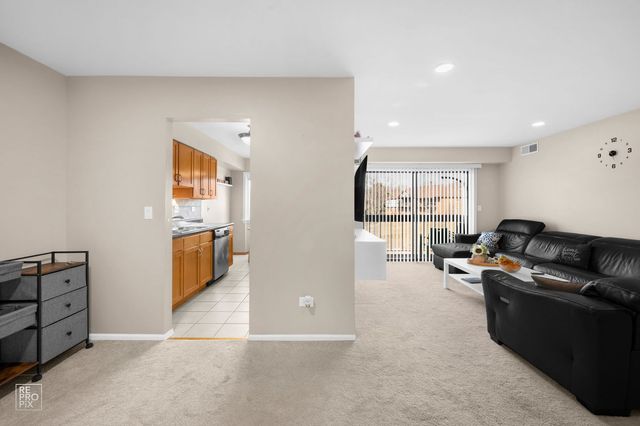 6820 Joliet Road 11, Indian Head Park, IL 60525