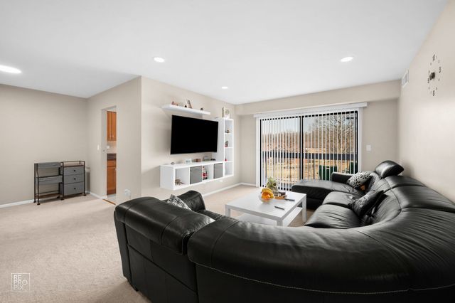 6820 Joliet Road 11, Indian Head Park, IL 60525