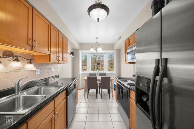 6820 Joliet Road 11, Indian Head Park, IL 60525