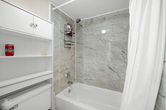 6820 Joliet Road 11, Indian Head Park, IL 60525