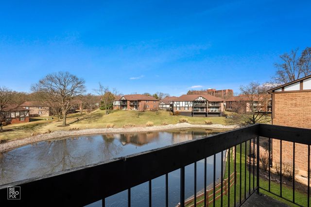 6820 Joliet Road 11, Indian Head Park, IL 60525