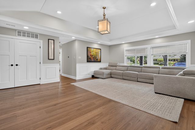 3825 Maple Avenue, Northbrook, IL 60062