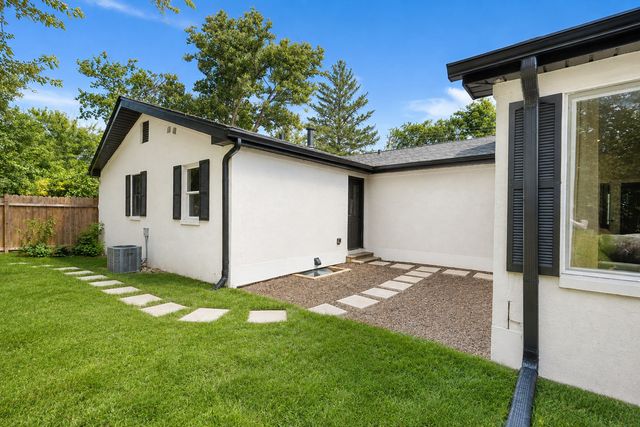 3825 Maple Avenue, Northbrook, IL 60062