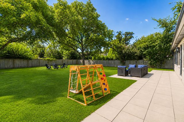 3825 Maple Avenue, Northbrook, IL 60062