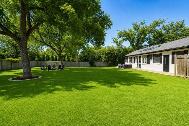3825 Maple Avenue, Northbrook, IL 60062