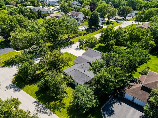 3825 Maple Avenue, Northbrook, IL 60062