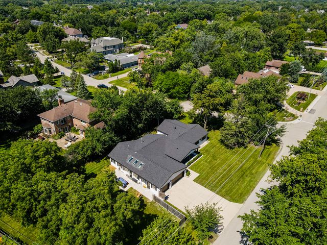 3825 Maple Avenue, Northbrook, IL 60062