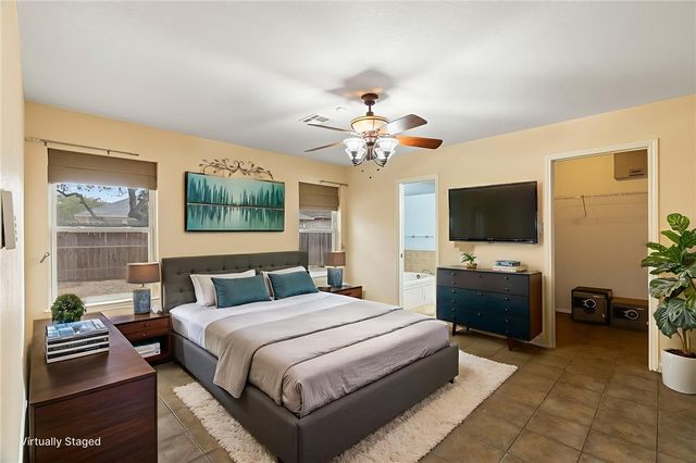 2105 Harbor Circ, Rockport, TX 78382