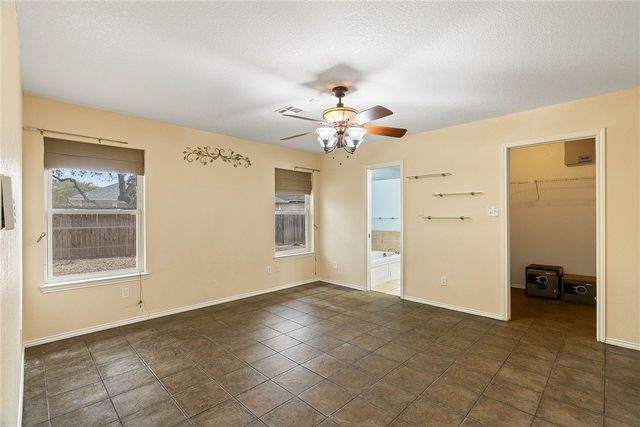 2105 Harbor Circ, Rockport, TX 78382