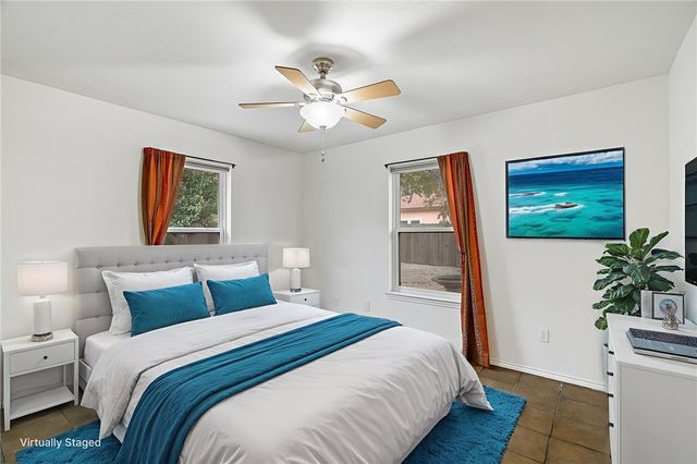 2105 Harbor Circ, Rockport, TX 78382