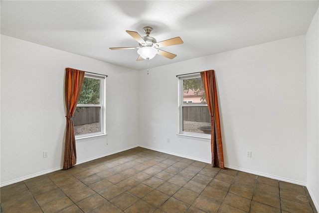 2105 Harbor Circ, Rockport, TX 78382